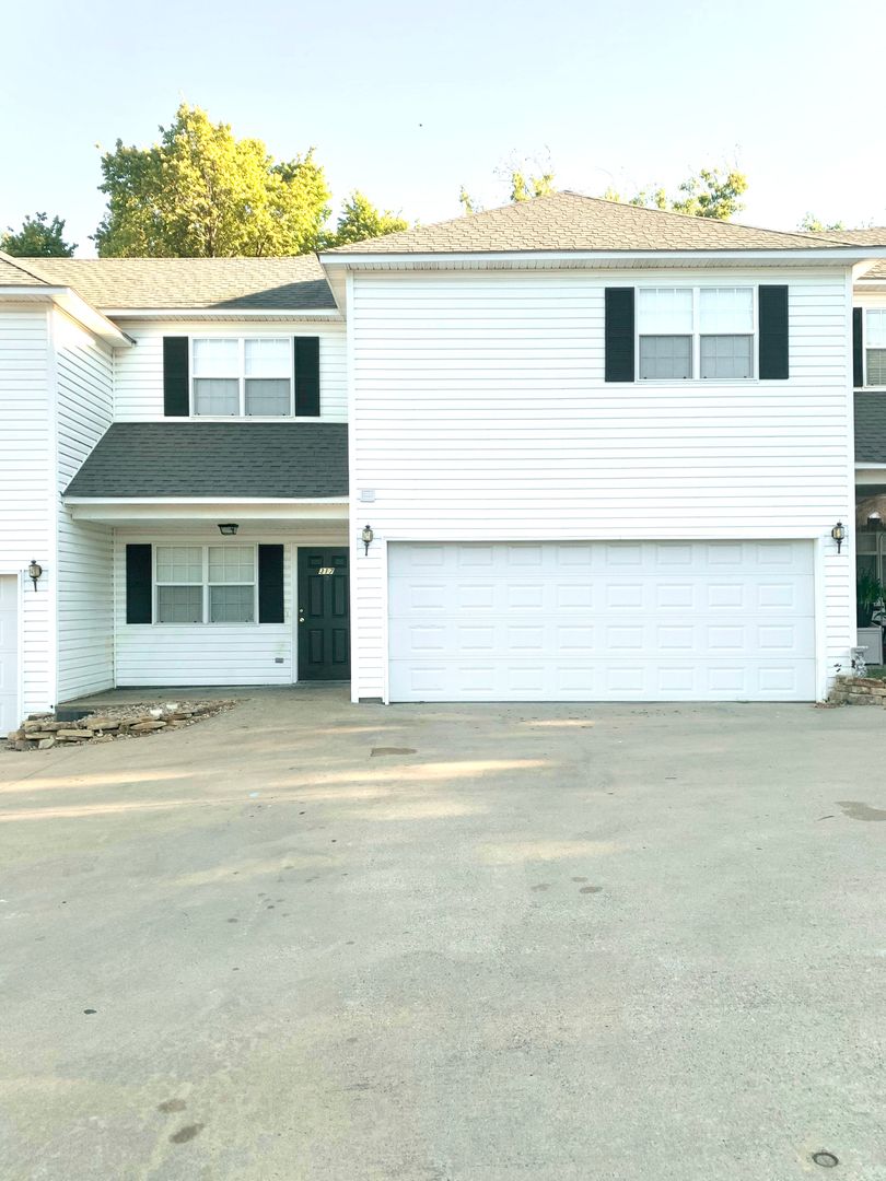 Spacious 3-Bed, 2.5-Bath Fourplex with Garage in McAlester