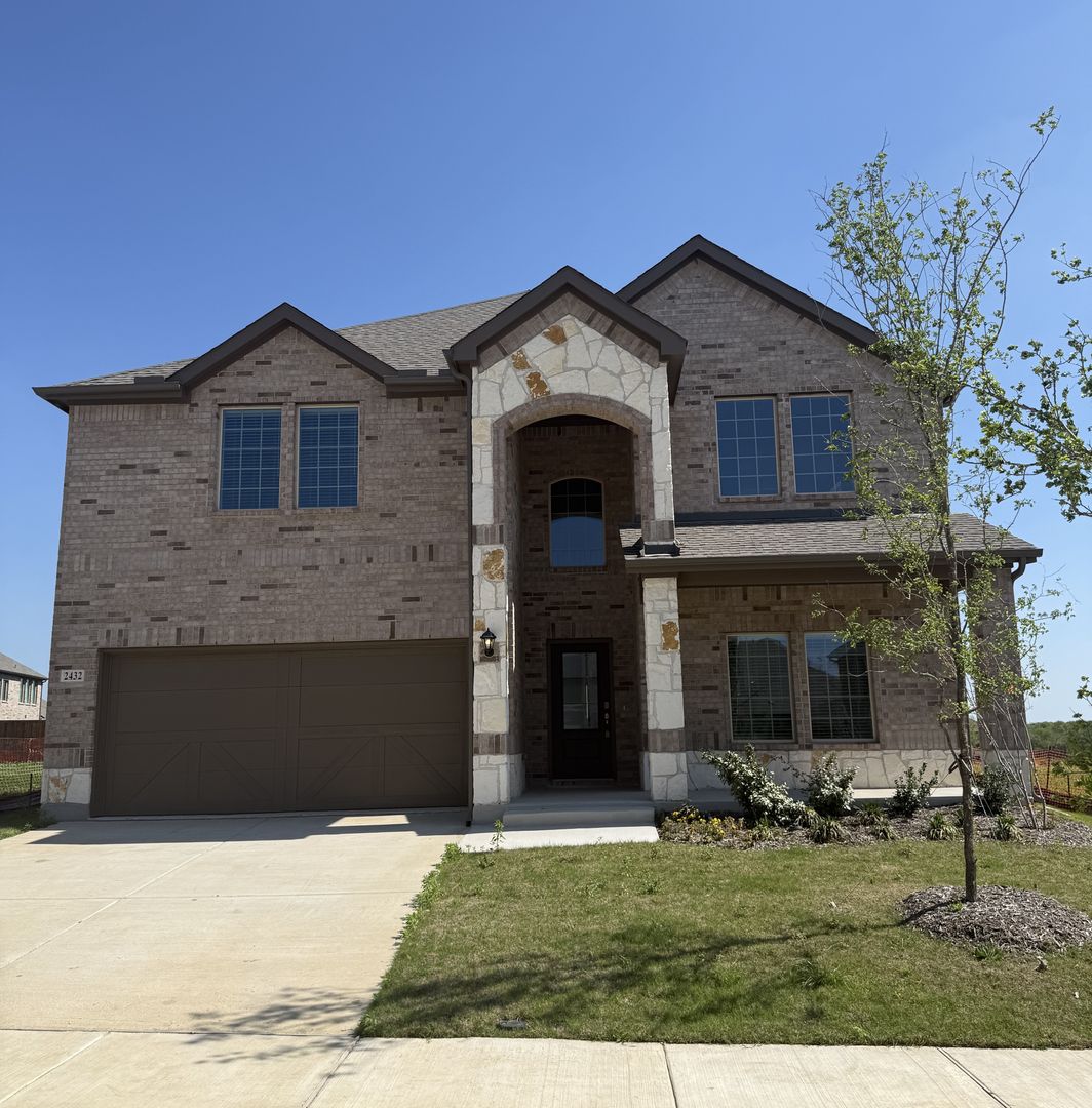 Celina House: 2432 Grapevine Way