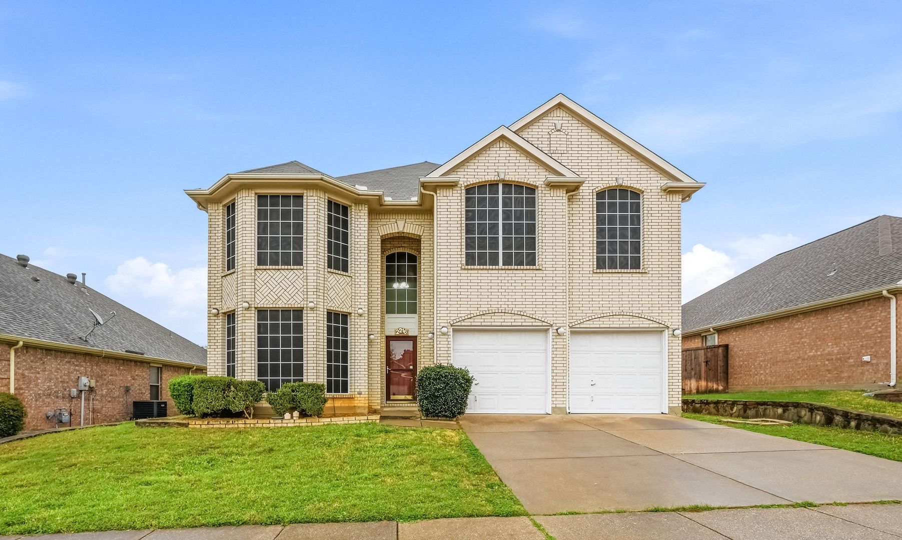 Bedford House: 2216 Oak Park Dr