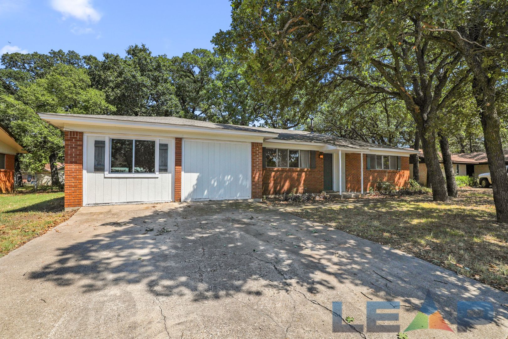 Denton House: 1917 Jacqueline Dr