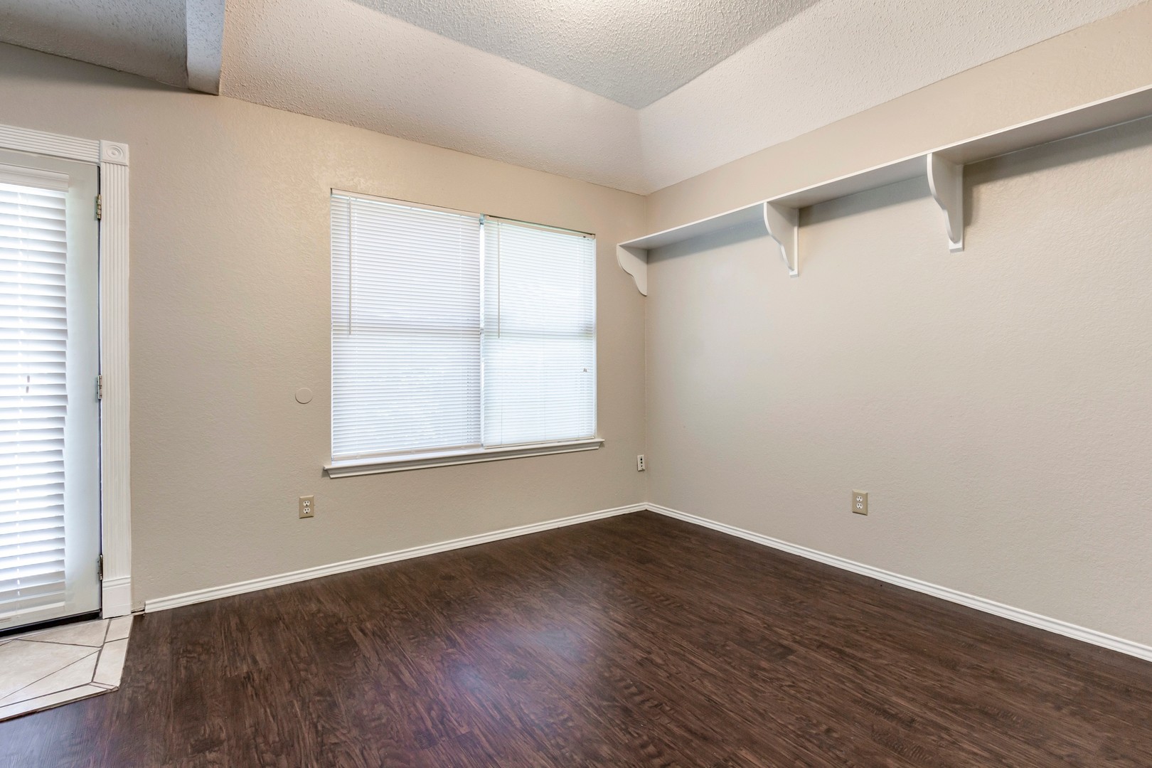 Cedar Hill House: 845 Applewood Dr