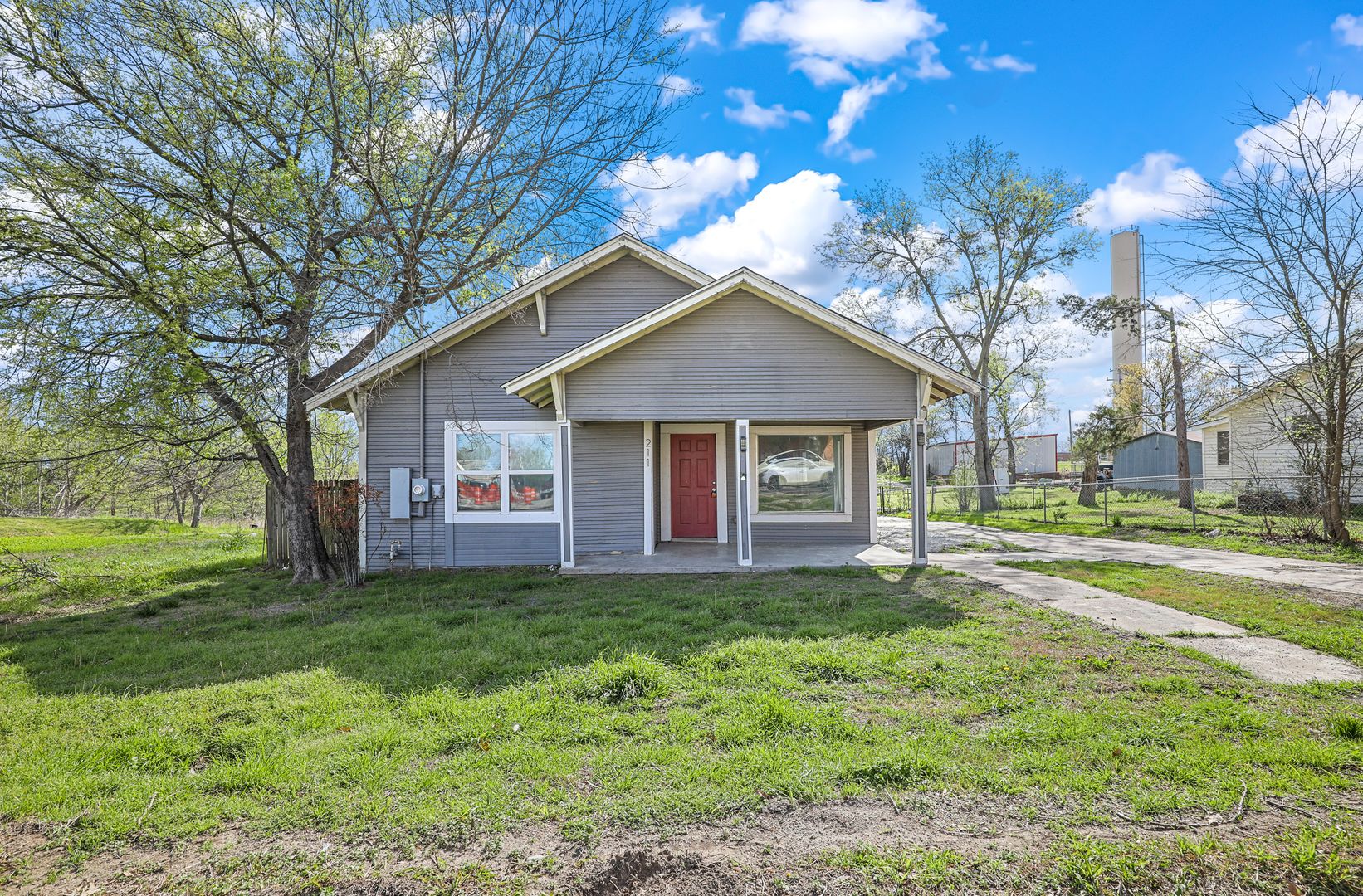 Blue Ridge House: 211 S Business Highway 78