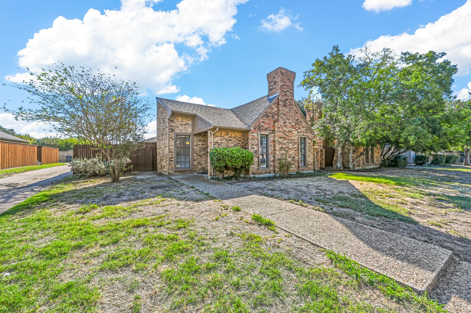 Dallas Apartment: 4007 Saint Christopher Lane