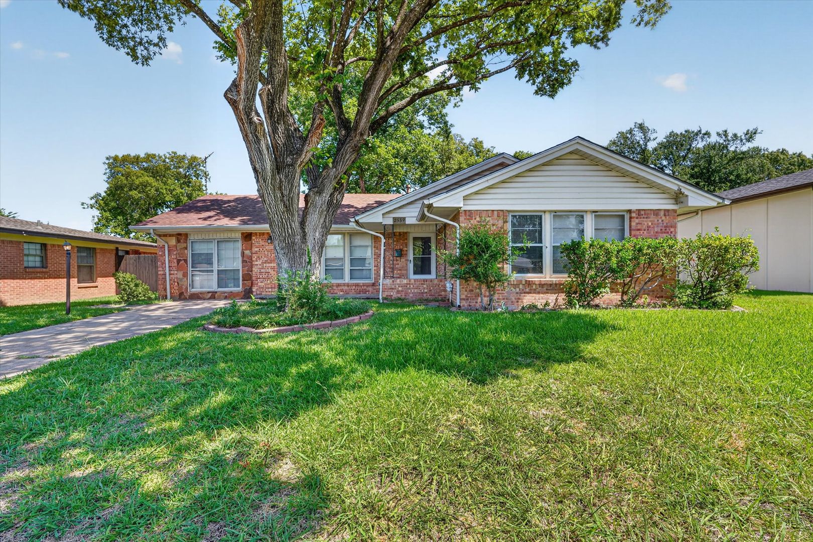Dallas House: 2539 Highwood Dr