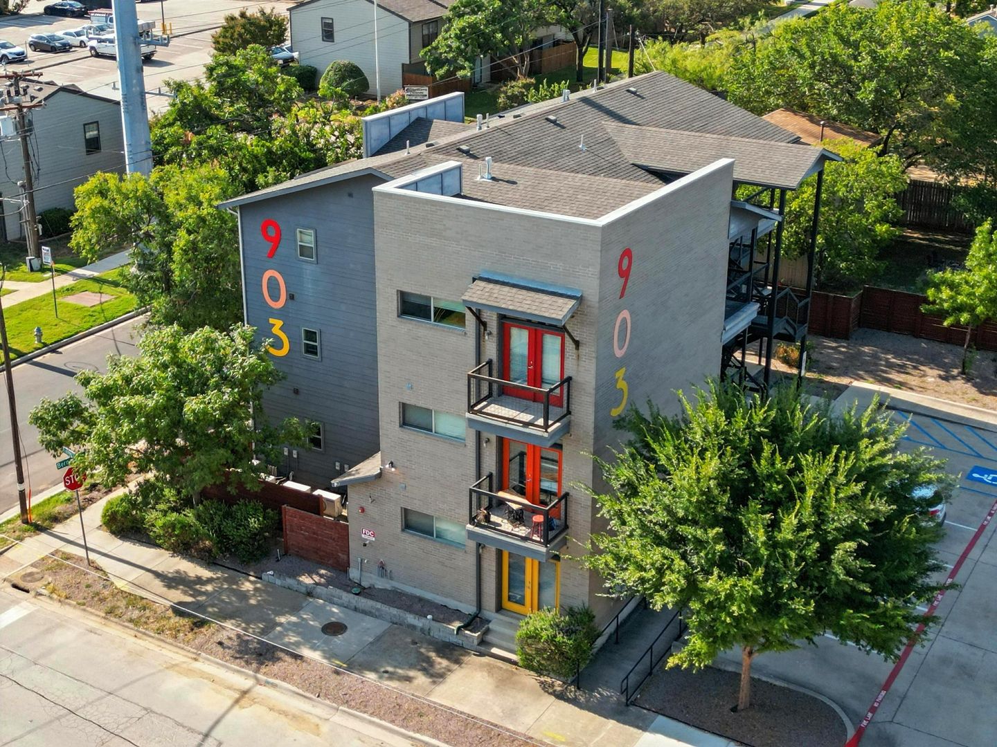 Denton Apartment: 903 Fannin St.