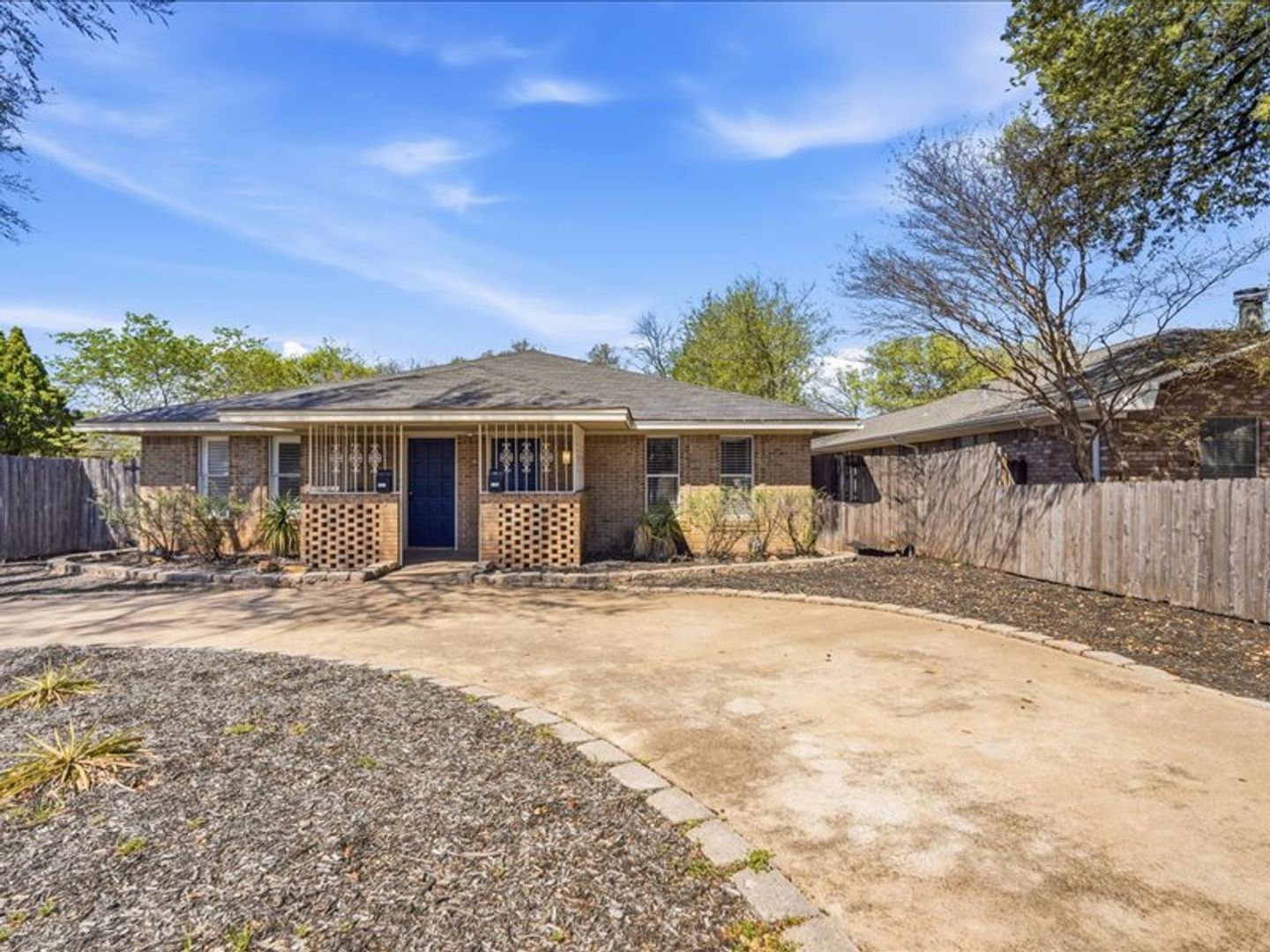 Dallas House: 2529 W 12th St.