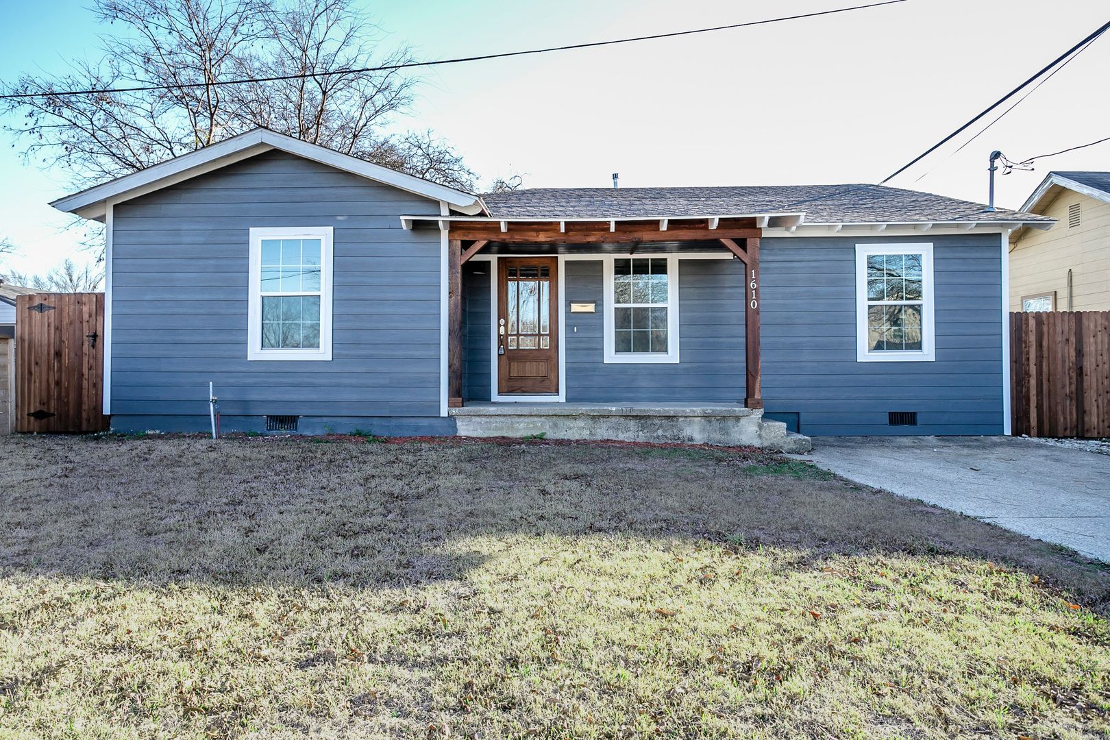 Dallas House: 1610 W Clarendon Dr