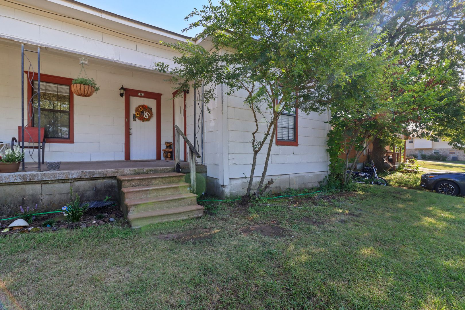 Denton Apartment: 516 Mill St