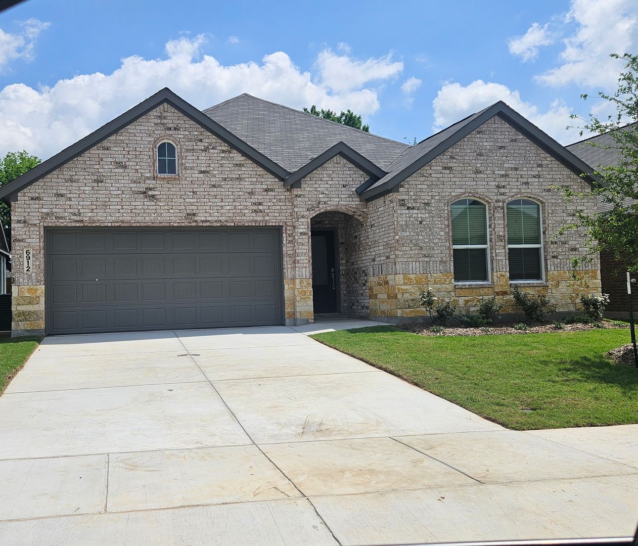 McKinney House: 6912 Steiger Trail