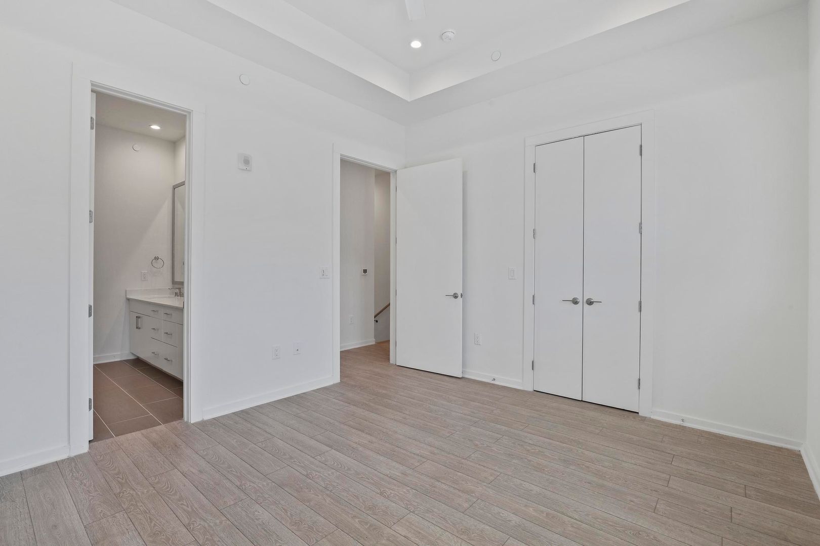 Dallas Apartment: 410 W 9th St