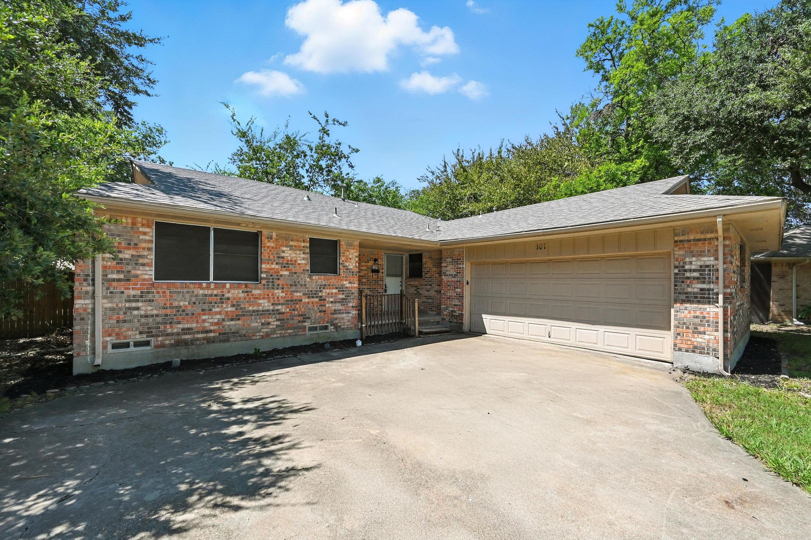 Mckinney House: 107 Belden Cir