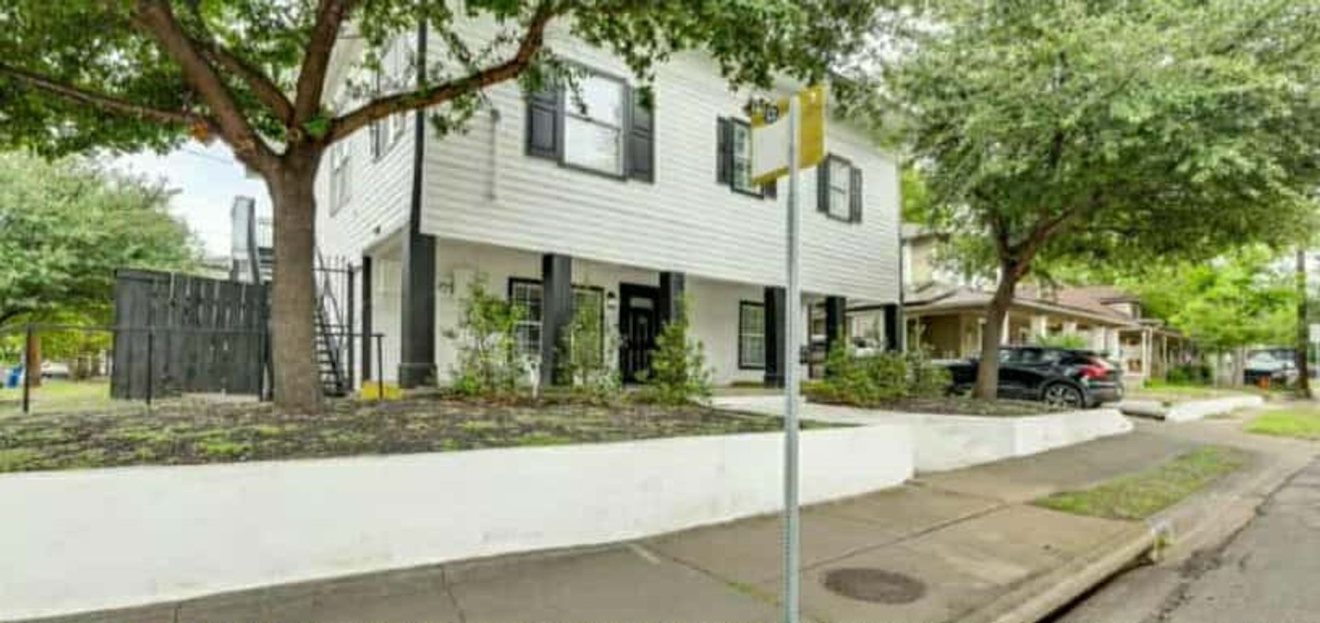 Dallas House: 401 N Polk St