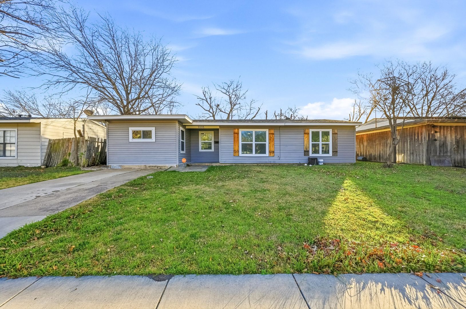 Grand Prairie House: 1005 Highland Dr