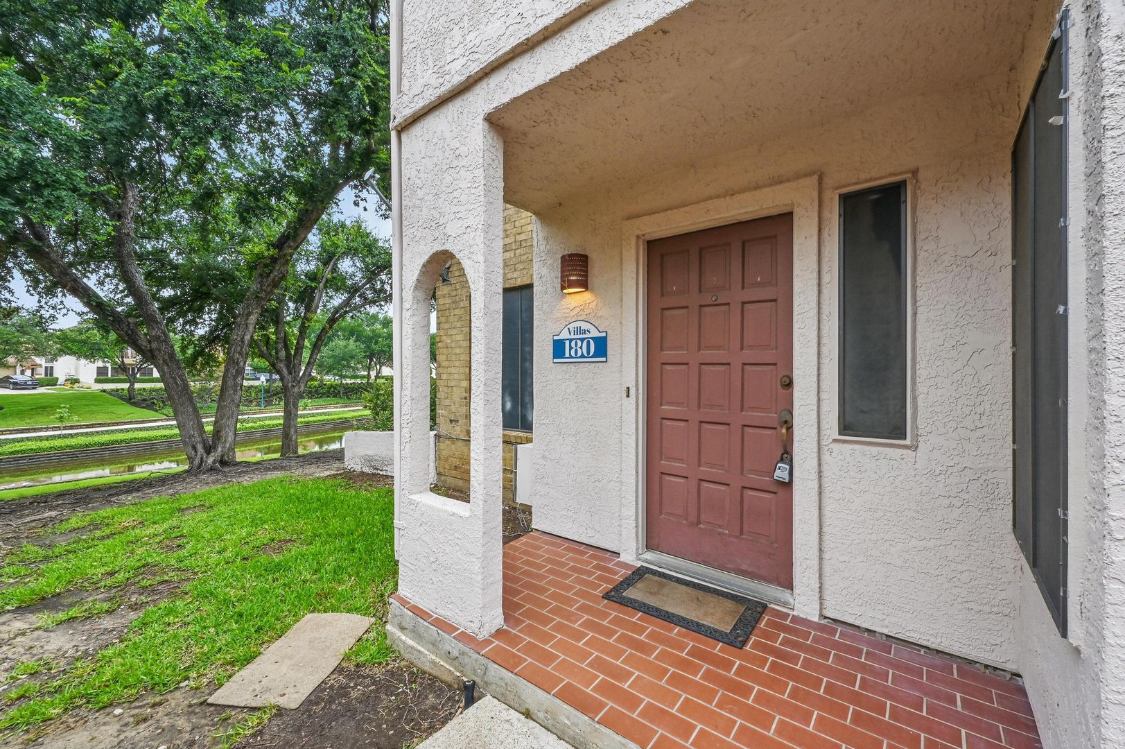 Irving Townhome: 543 Ranch Trail Rd. #180