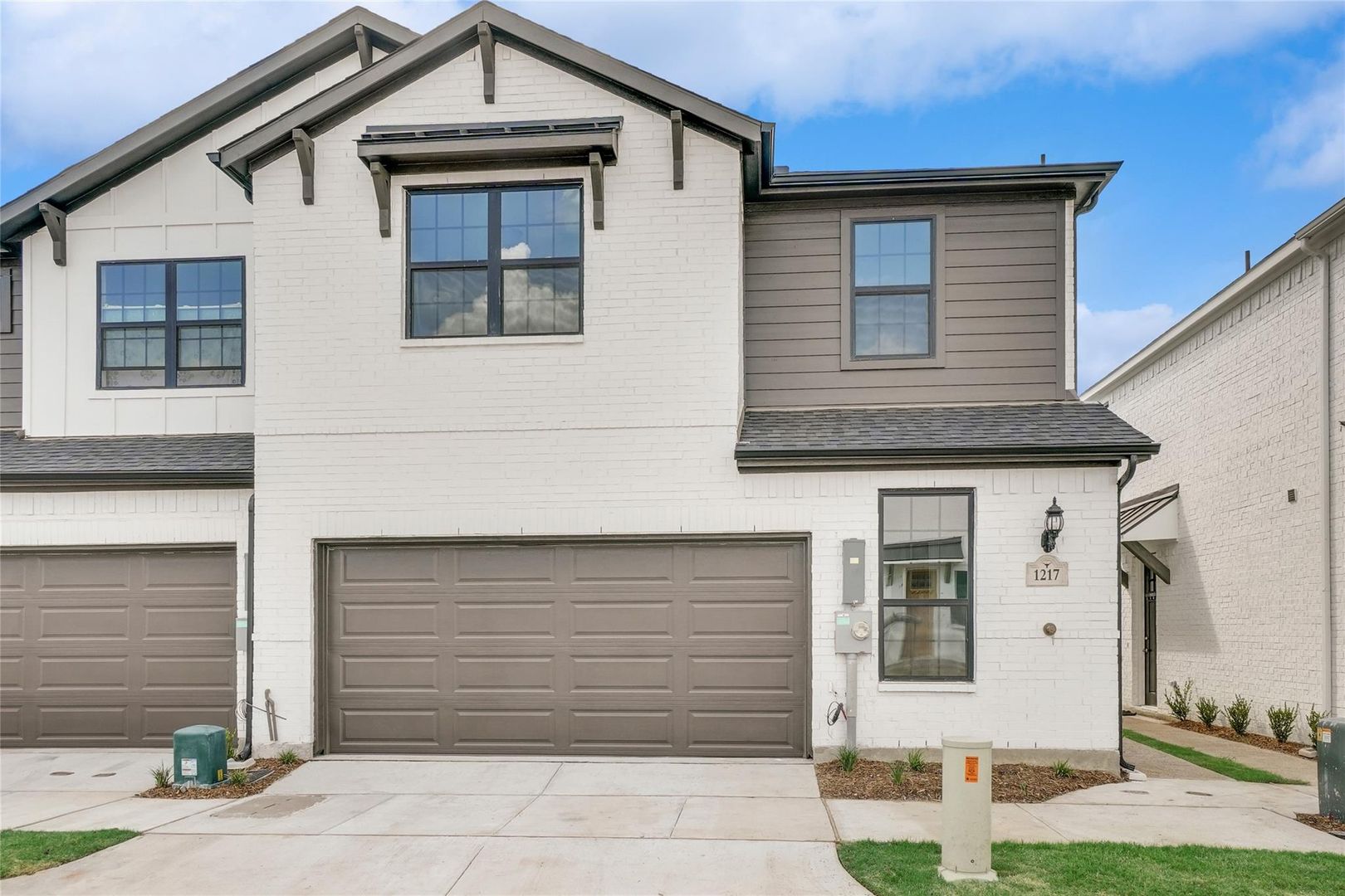 Lewisville House: 1217 Lamar Dr.