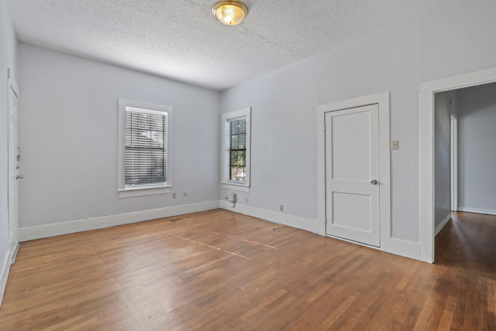 Denton Apartment: 516 Mill St