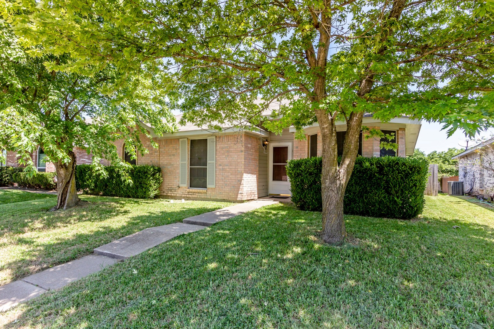 Cedar Hill House: 845 Applewood Dr
