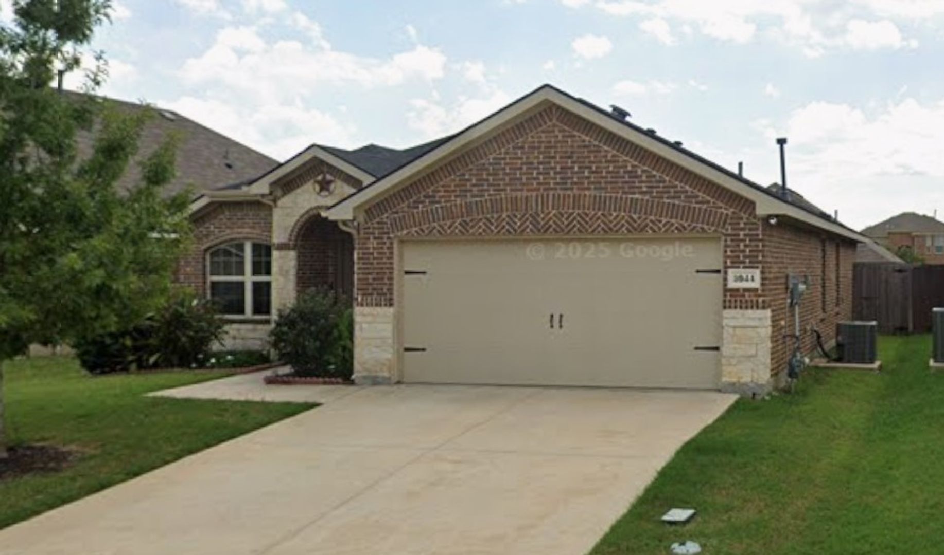 Fort Worth House: 8944 Devonshire Dr