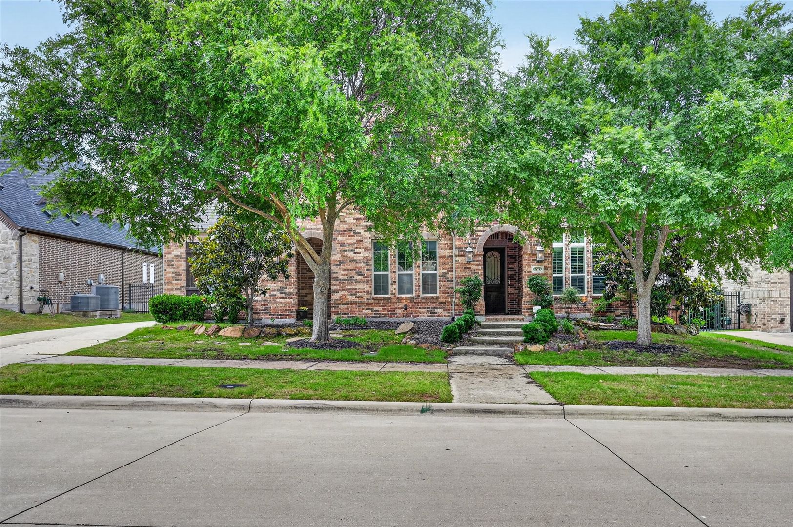 Frisco House: 7675 Dotter Dr.