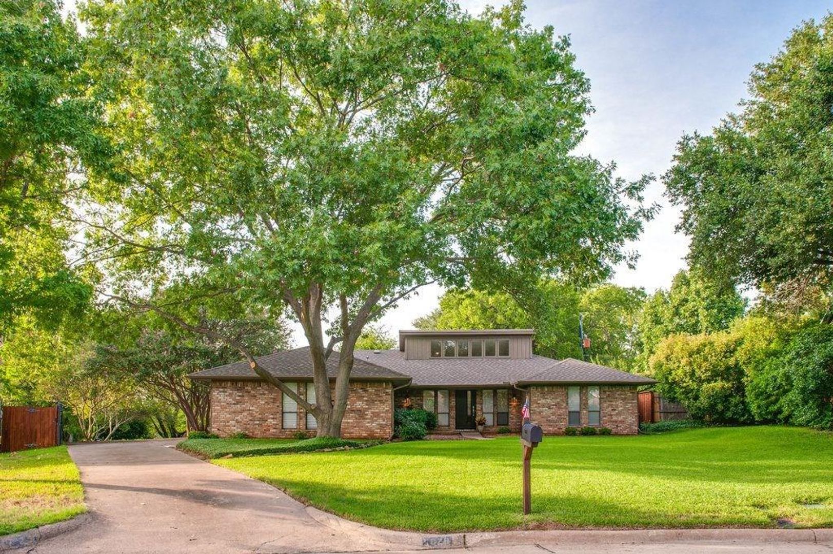 Grand Prairie House: 1829 W Terrace St.