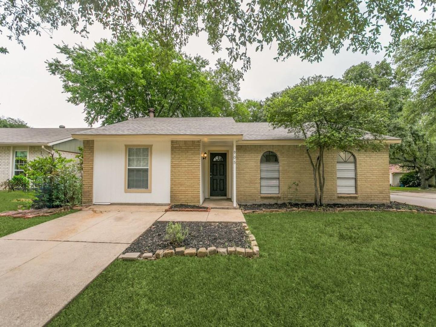 Allen House: 905 Hawthorne Dr
