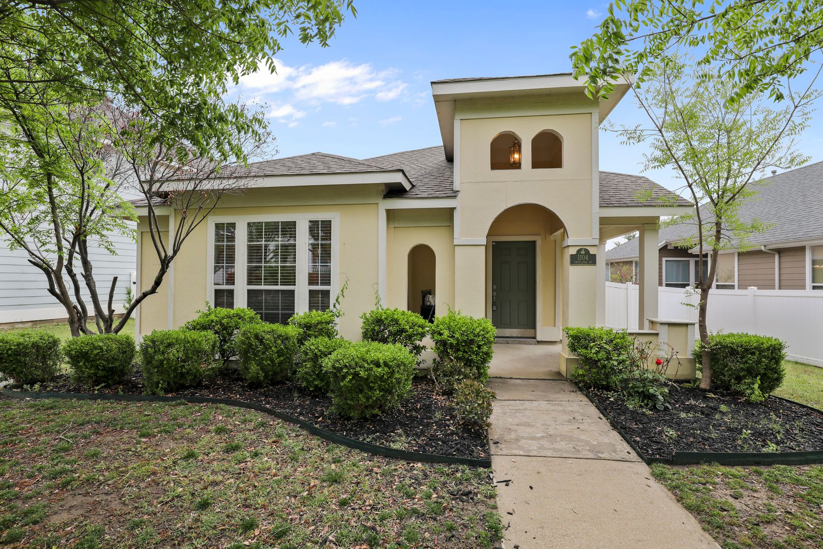 Savannah House: 1104 Grey Fox Dr