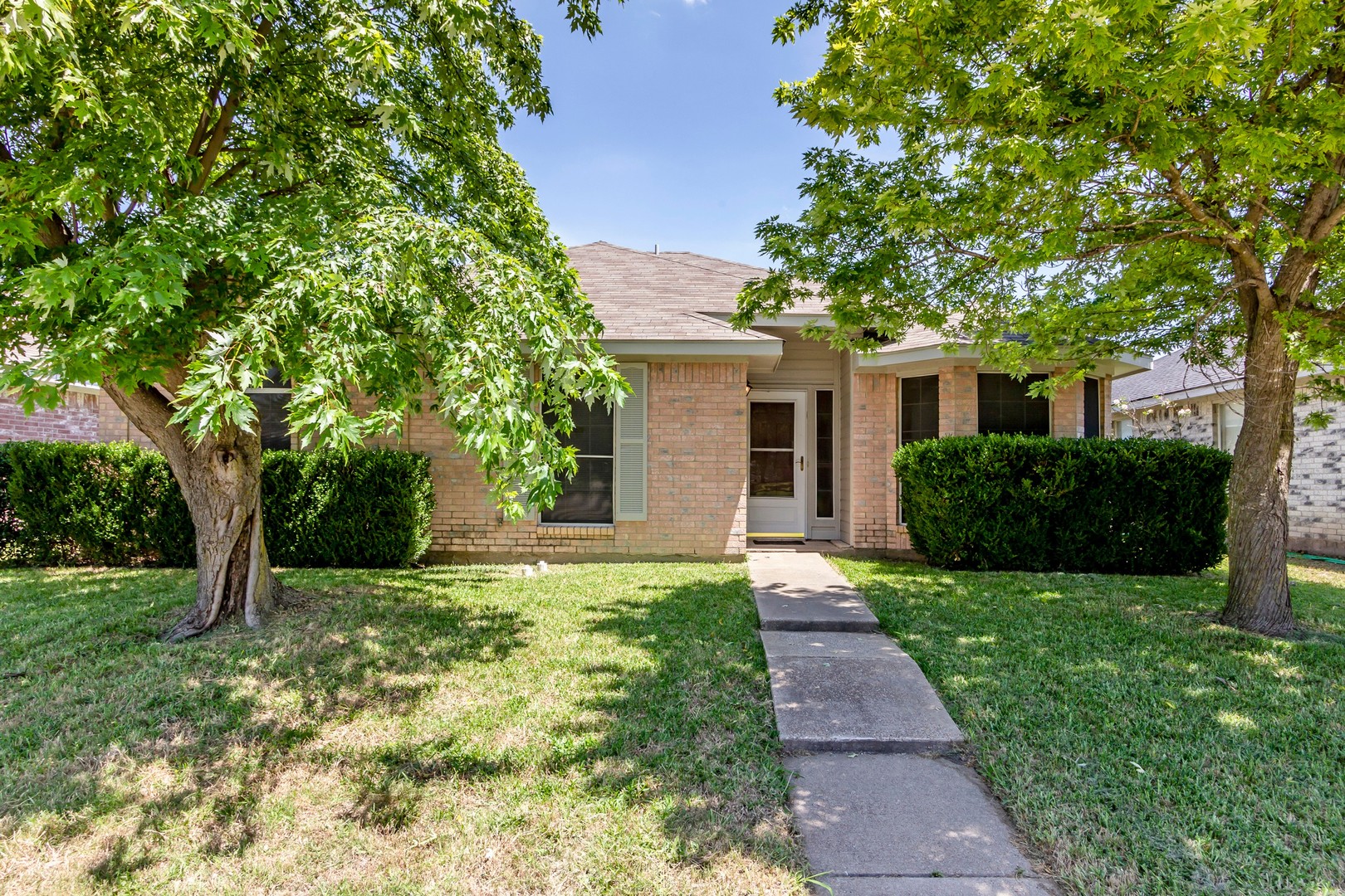 Cedar Hill House: 845 Applewood Dr