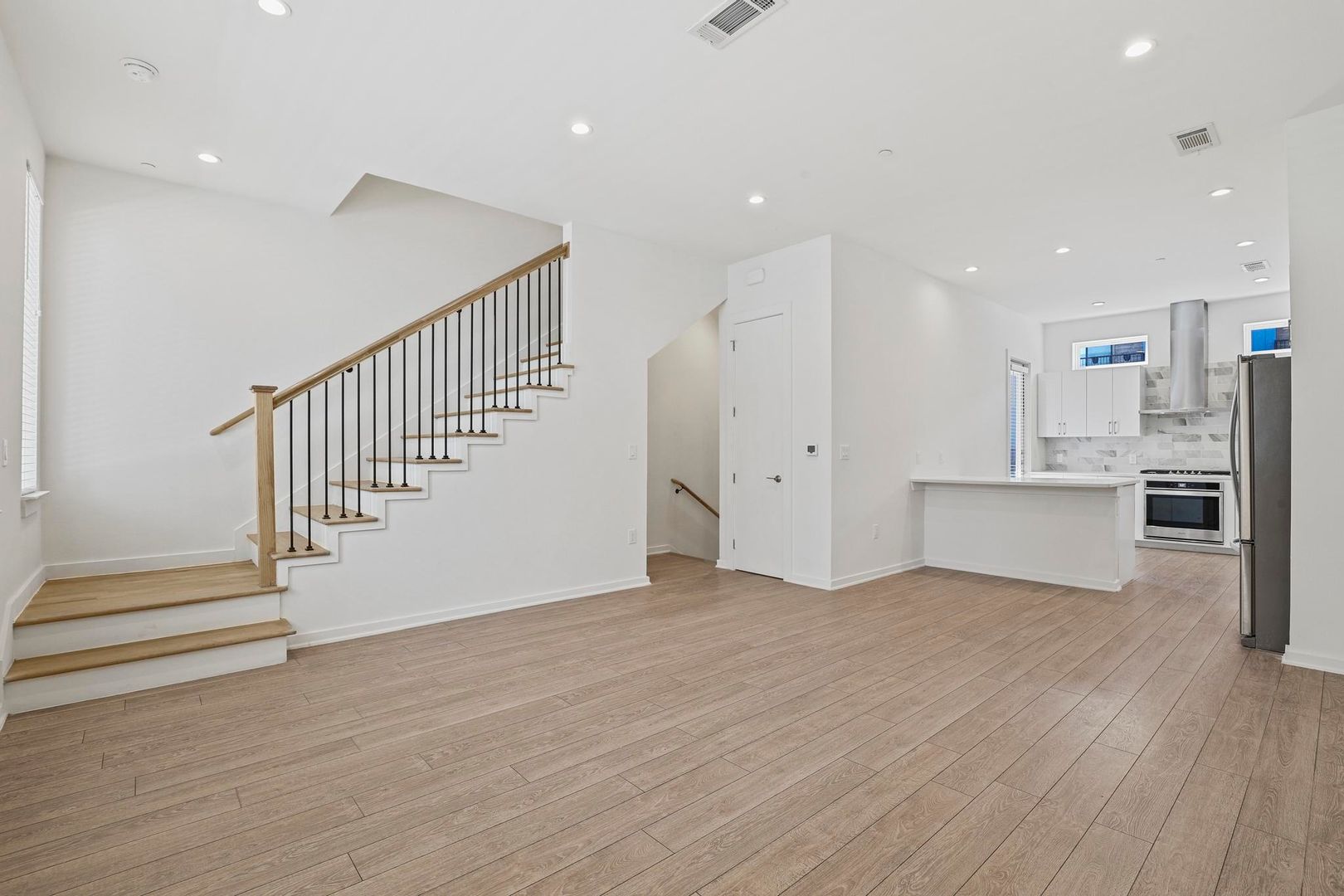 Dallas Apartment: 410 W 9th St