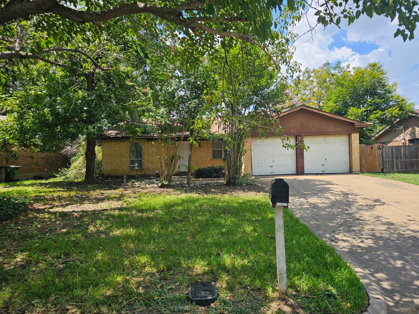 Arlington House: 1604 Homemaker Hills Dr.