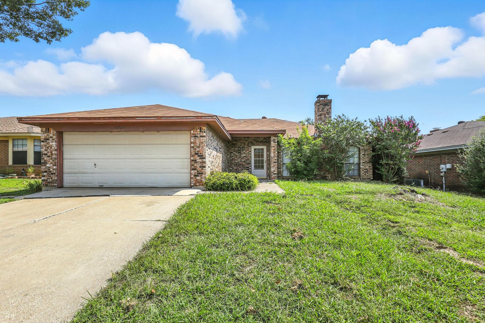 Watauga House: 8212 Lara Ln