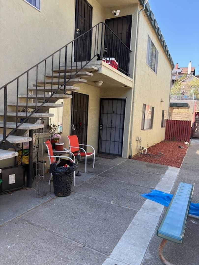 Vallejo Apartment: 956 Benicia Rd