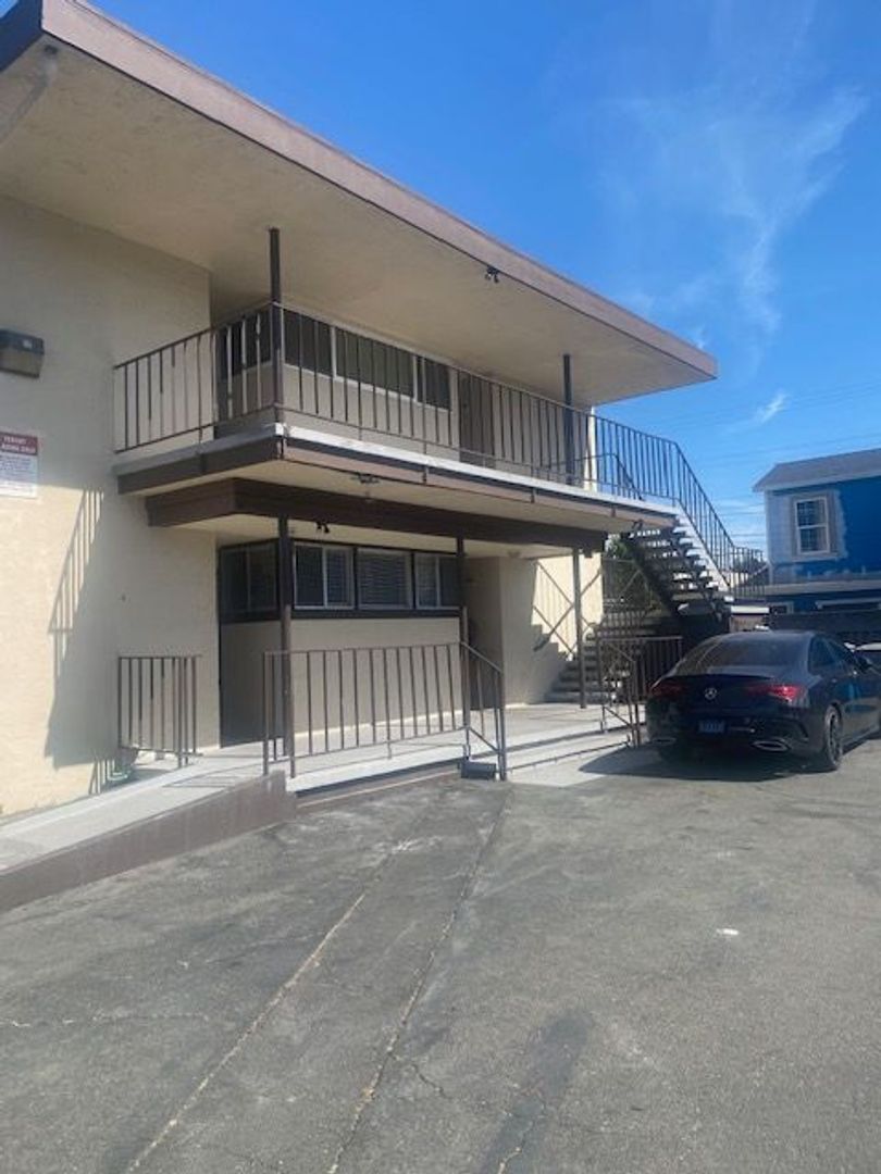 Vallejo Apartment: 1936 Sutter Street