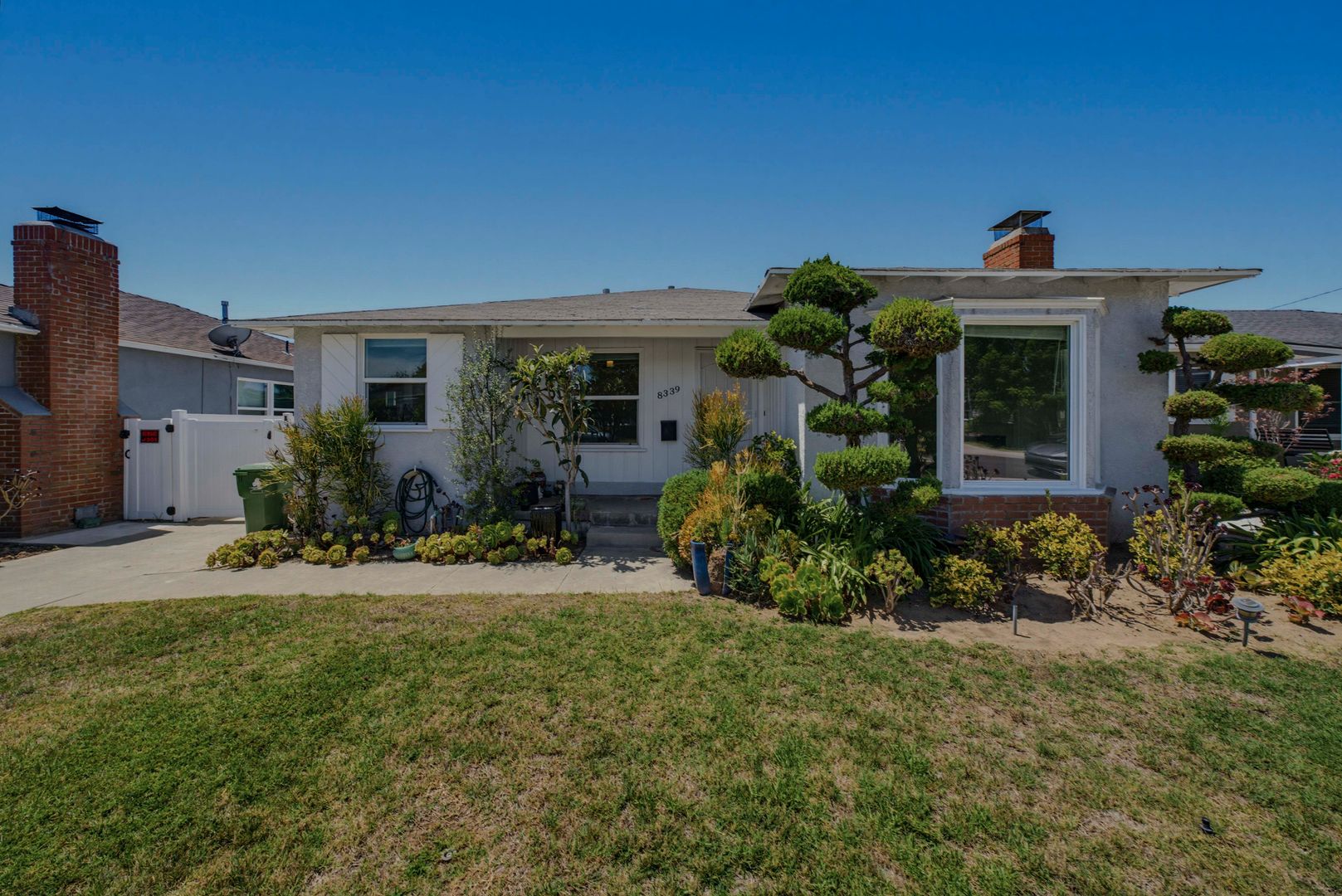 Los Angeles House: 8339 Kenyon Ave