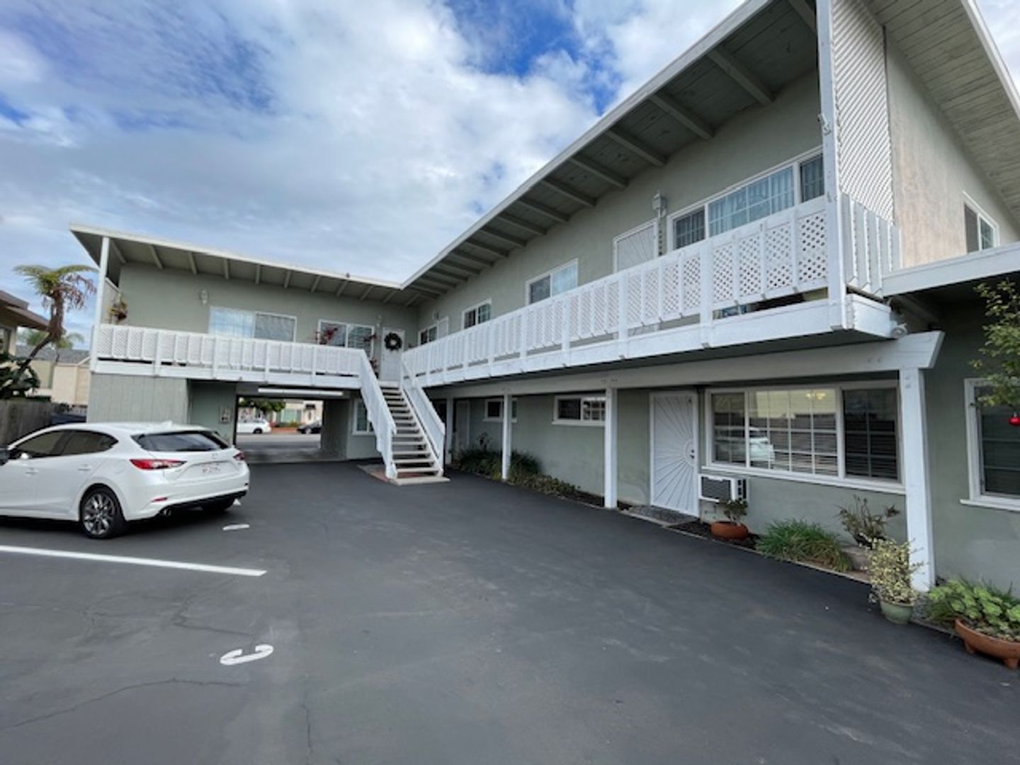 Costa Mesa Apartment: 130 East 20th Street