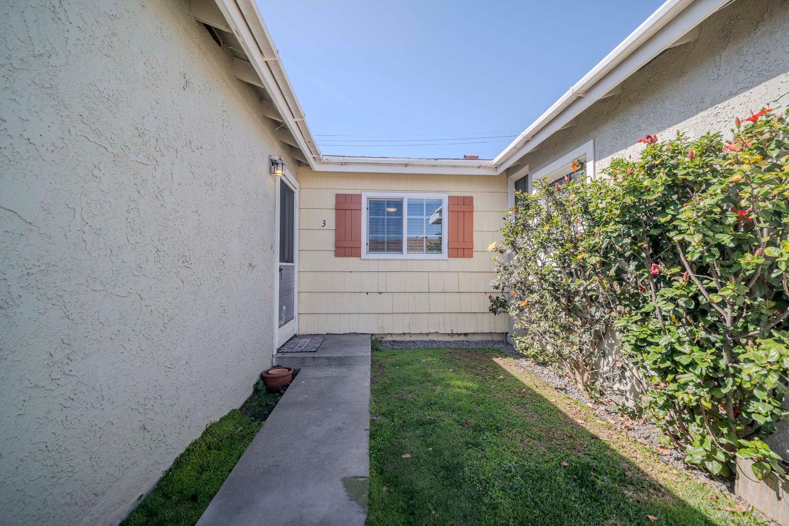 Costa Mesa Apartment: 679 Center Street