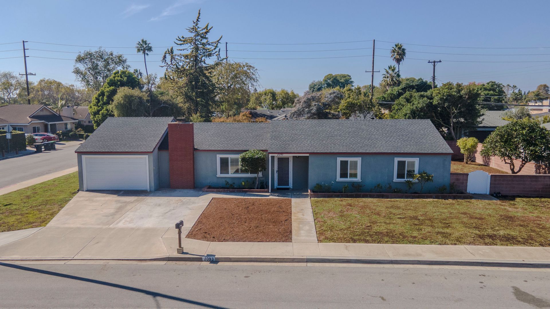Costa Mesa House: 2093 Continental