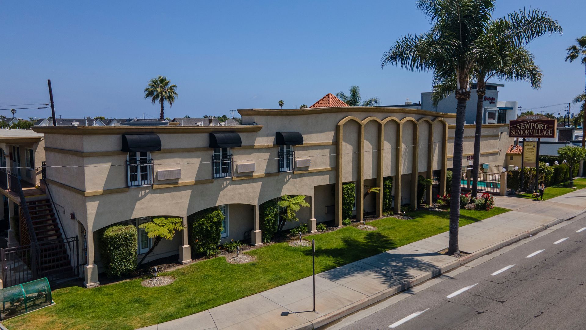 Costa Mesa Apartment: 2080 Newport Blvd