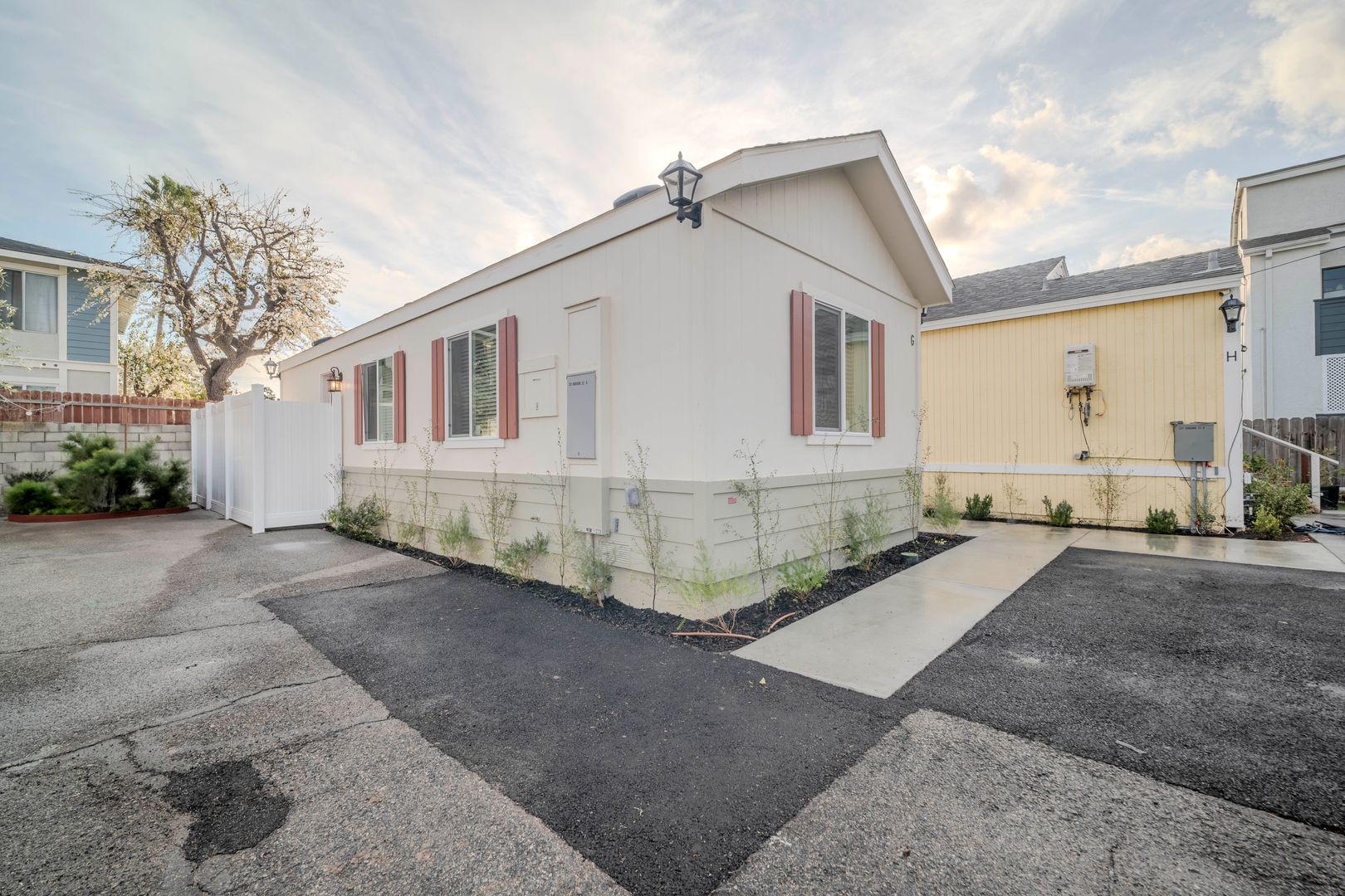 Costa Mesa Apartment: 331 Avocado