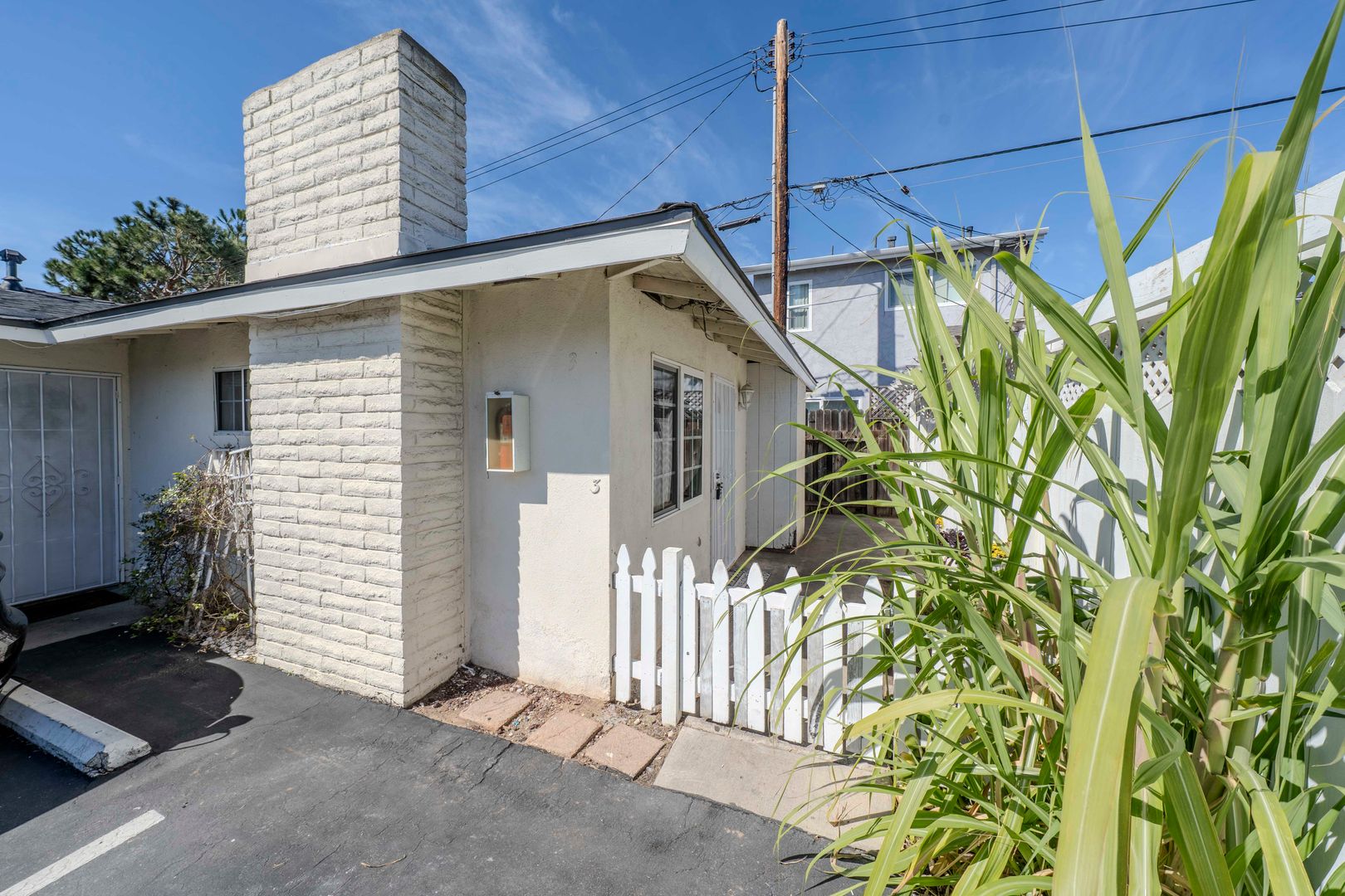 Costa Mesa Apartment: 187 East 21st Street