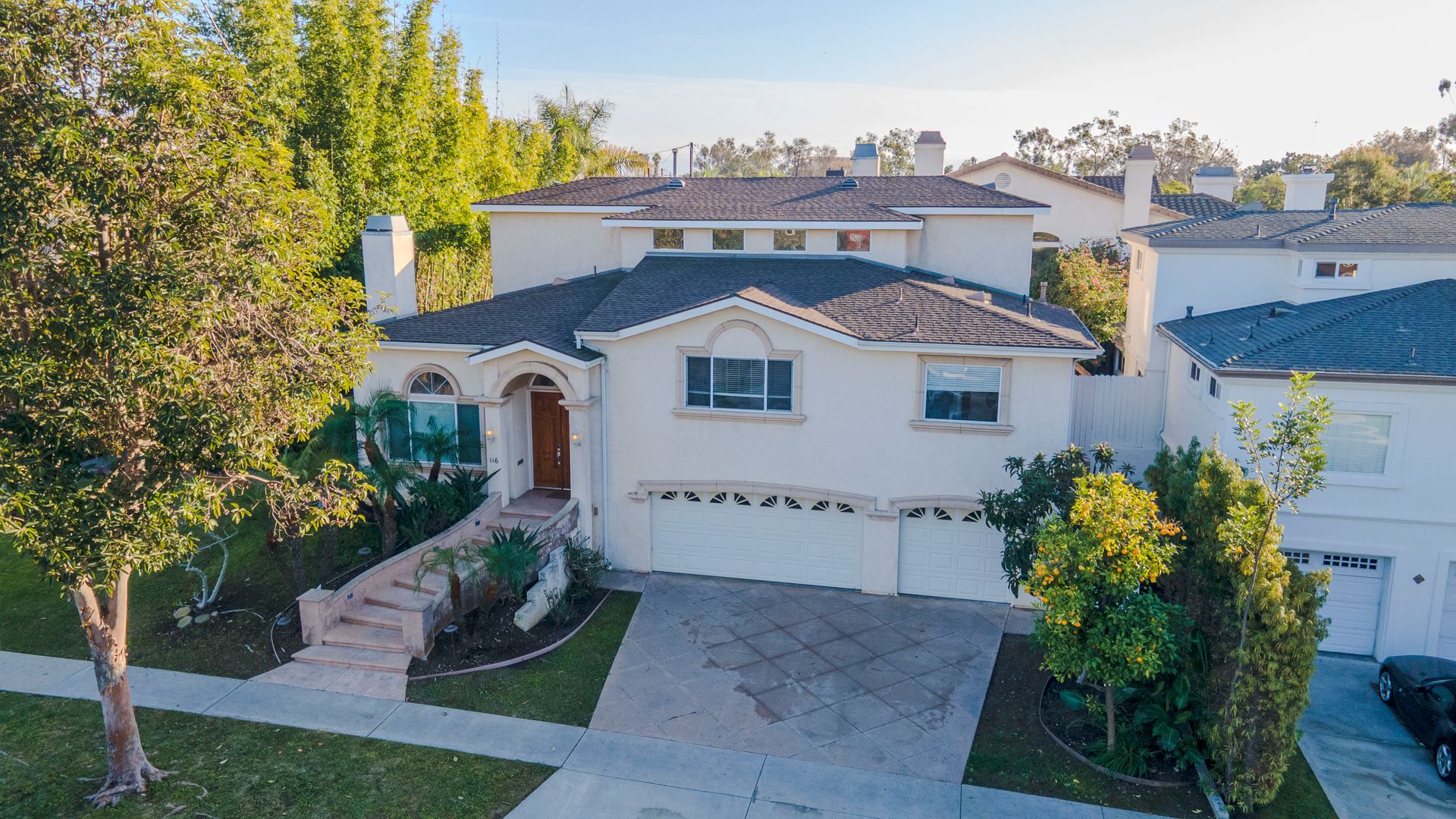 Long Beach House: 116 E 36th Street