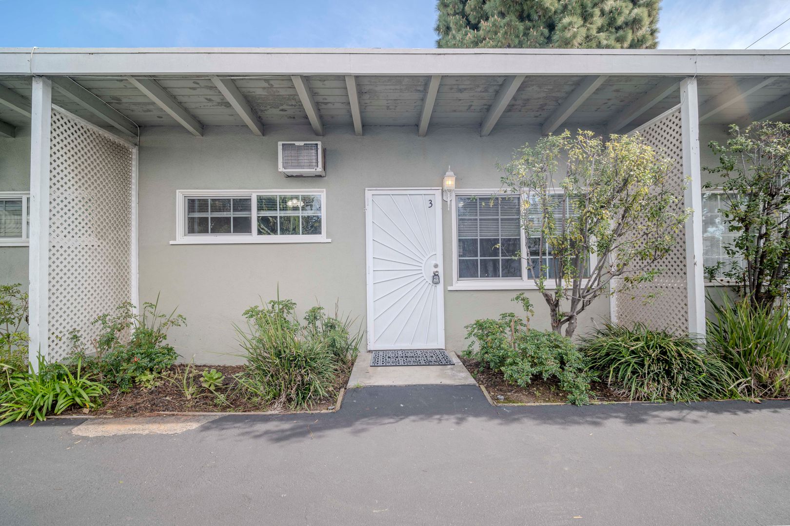 Costa Mesa Apartment: 130 East 20th Street