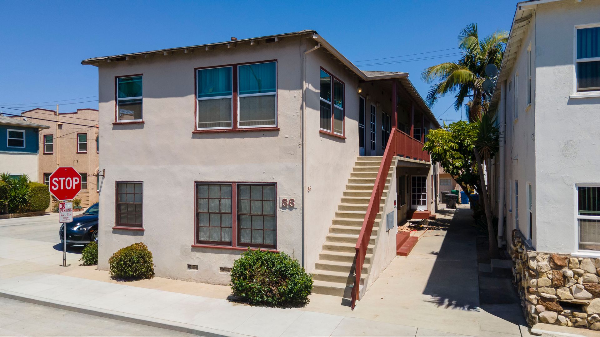 Long Beach Apartment: 86 Bennett Avenue