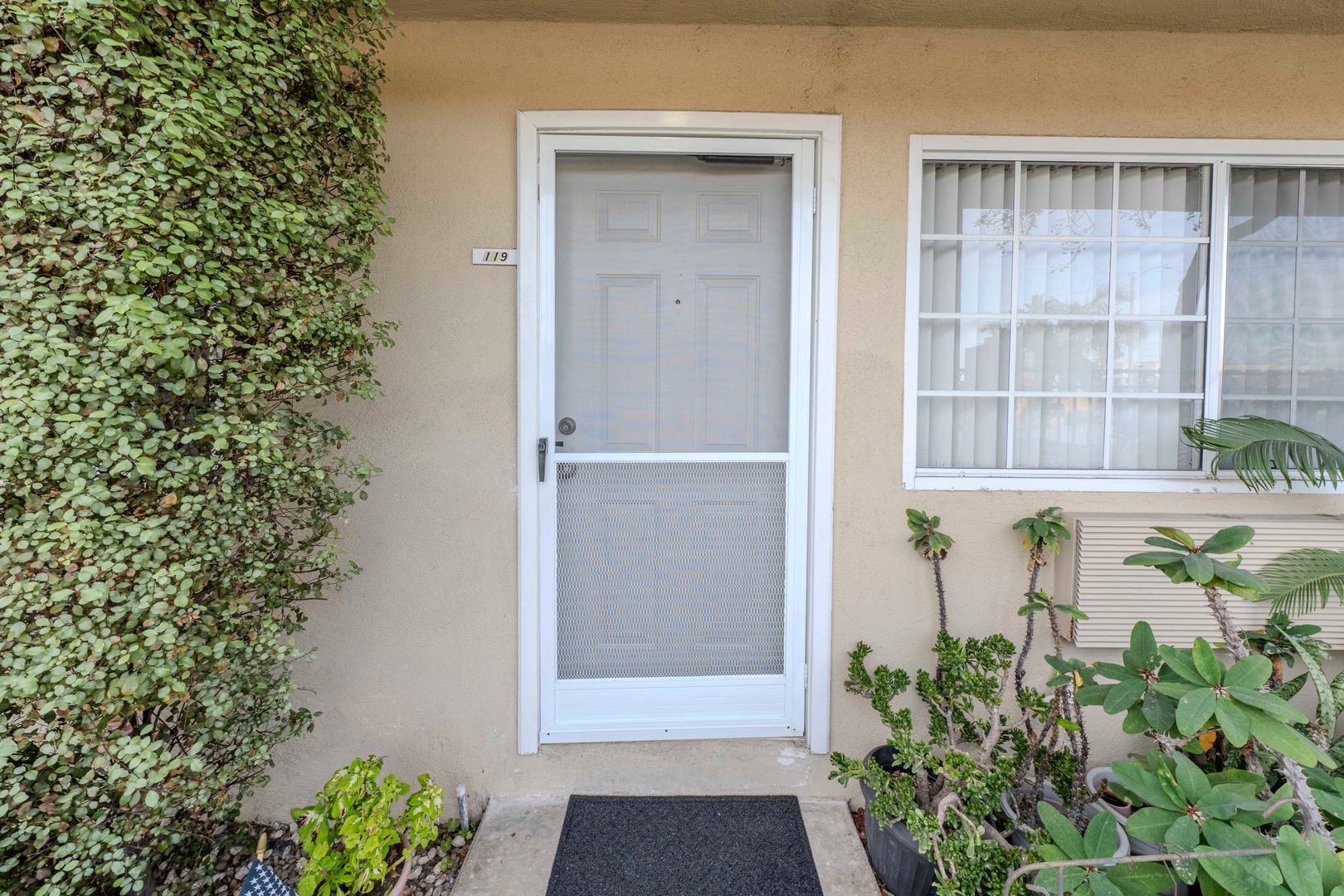 Costa Mesa Apartment: 2080 Newport Blvd