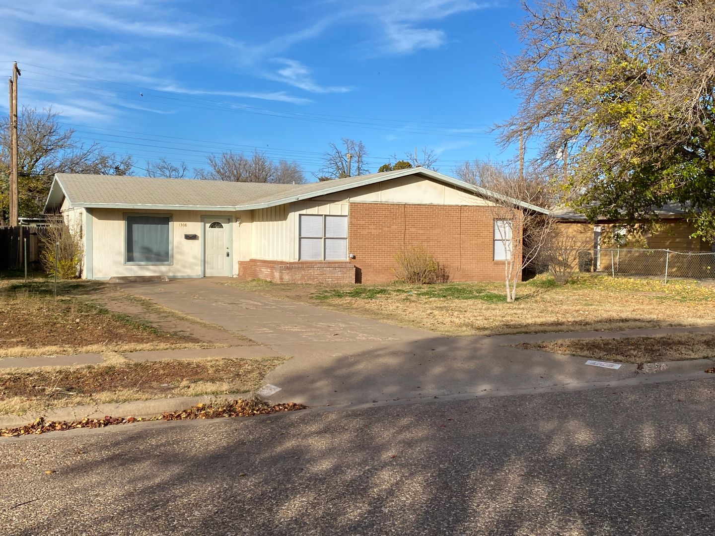 Lubbock House: 1308 61st St