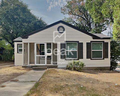 $1699! 3 Bed 1 Bath Charming Home In Desirable Location! – photo 1
