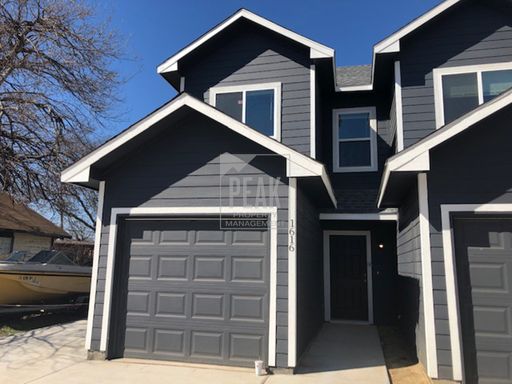 $1399! Stylish 2BR Townhome with 15 Minutes from Downtown Fort Worth Stockyards! – photo 1