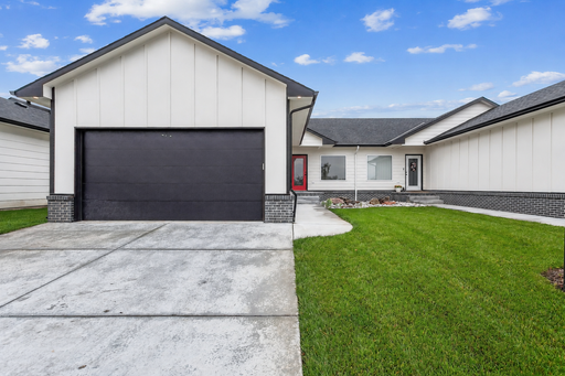Nearly-New 4-Bedroom Home with Fenced Yard & Lawncare Included – photo 1