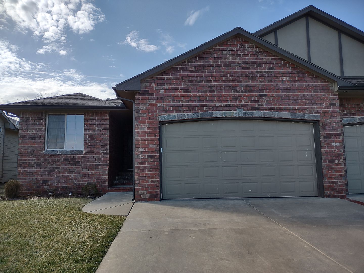 Bel Aire Apartment: 7413/17 Summerside