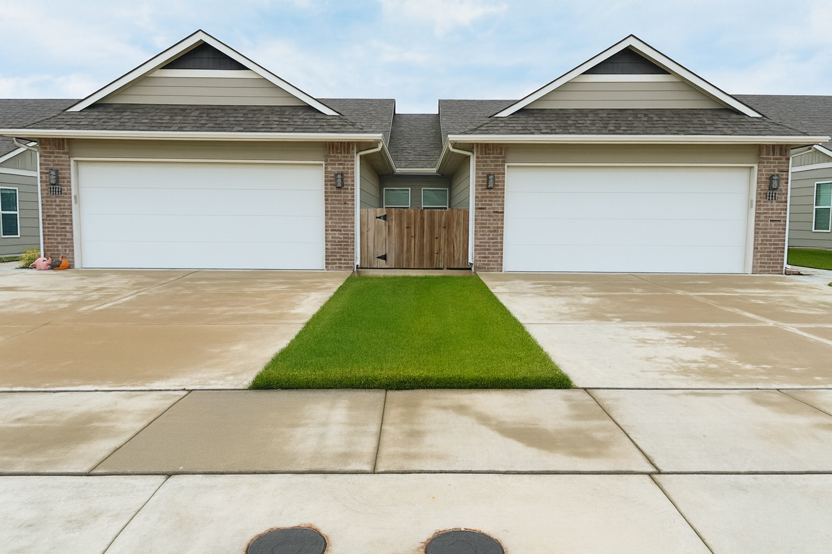 Maize Apartment: 12123/25 W Cora St