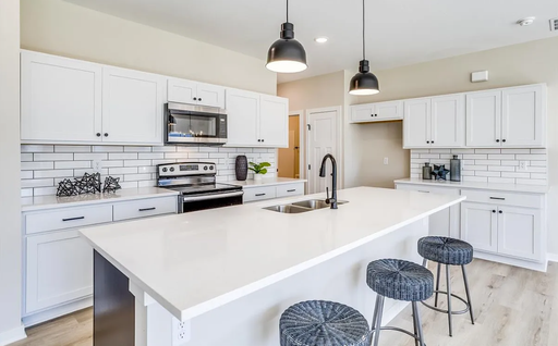 Spacious 4 Bedroom Home with Over 1,800 Sq. Ft. & Modern Finishes – photo 1